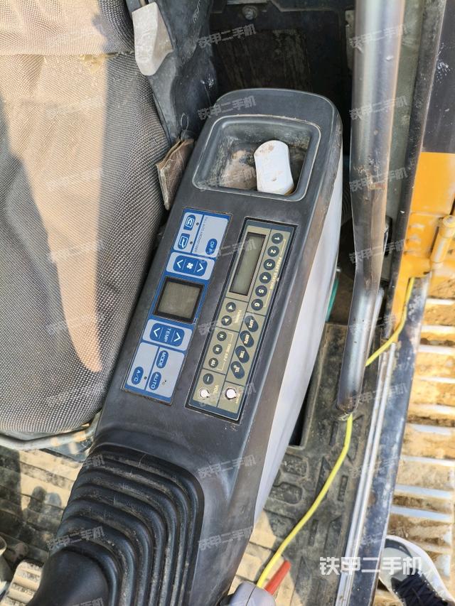 座椅右側(cè)控制臺/鑰匙門/油門/含右手柄（駕駛室部分）