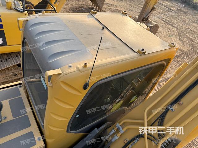 駕駛室頂部（整機外觀）