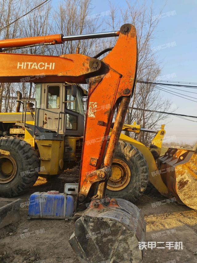 鏟斗右后整體(工作和回轉(zhuǎn)裝置) 鏟斗右后整體(工作和回轉(zhuǎn)裝置)