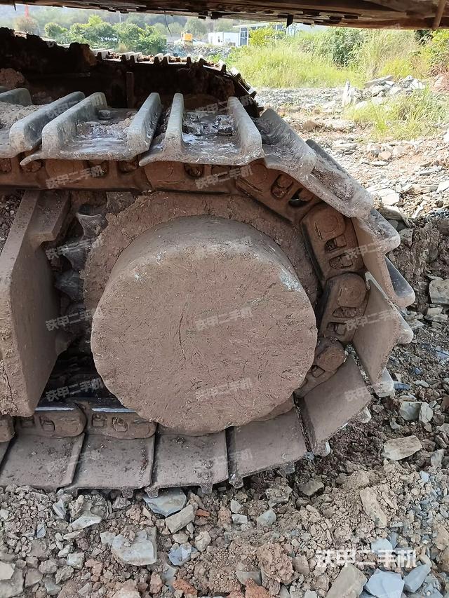 右驅(qū)動輪（行走機構(gòu)）