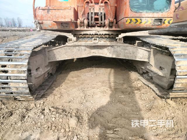 轉(zhuǎn)盤和下車架正前（工作和回轉(zhuǎn)裝置）