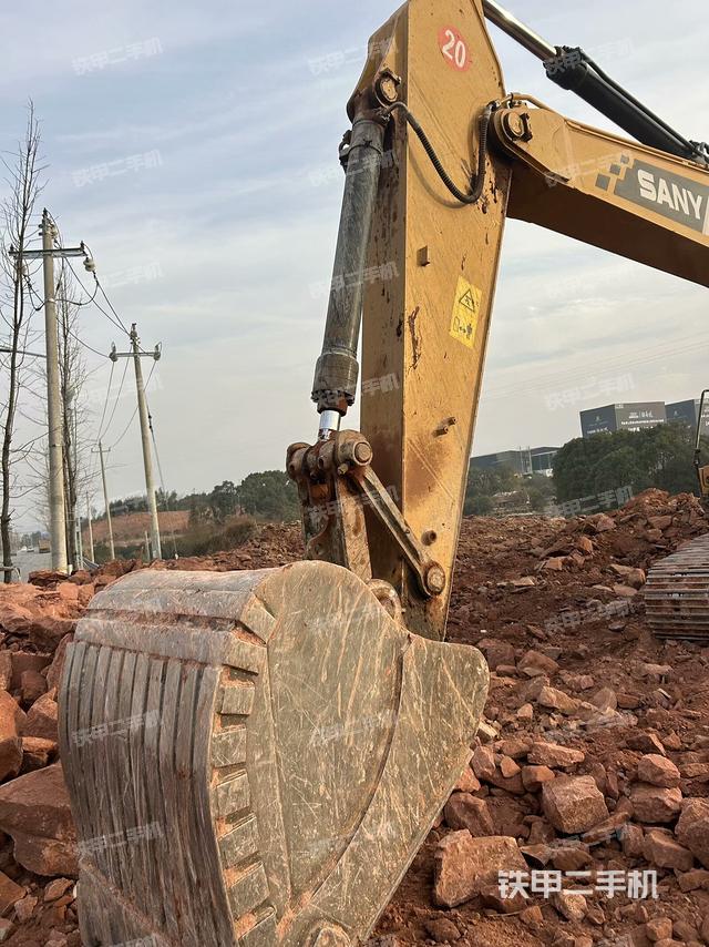 小臂整體左后(工作和回轉(zhuǎn)裝置) 小臂整體左后(工作和回轉(zhuǎn)裝置)