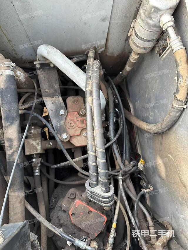 回轉(zhuǎn)馬達(dá)（上車部件）