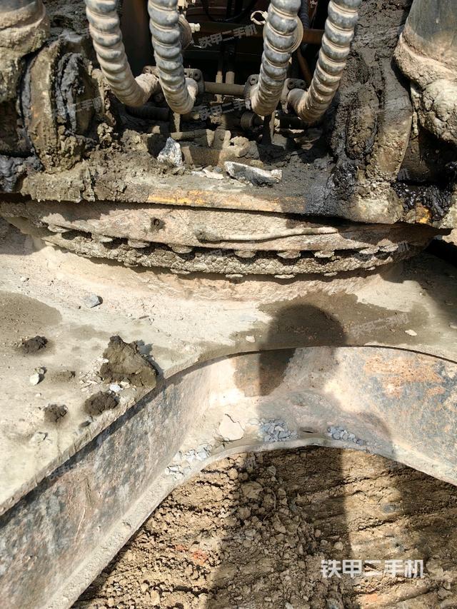 轉(zhuǎn)盤和下車架正前（工作和回轉(zhuǎn)裝置）