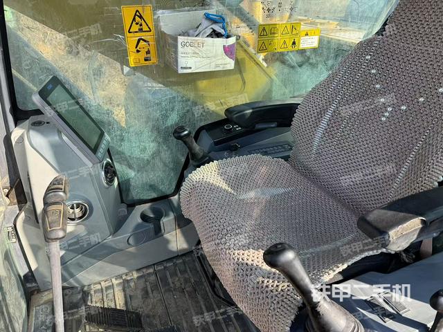 座椅右側(cè)控制臺(tái)/鑰匙門/油門/含右手柄(駕駛室部分) 座椅右側(cè)控制臺(tái)/鑰匙門/油門/含右手柄(駕駛室部分)