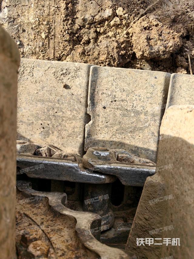 右驅(qū)動輪（行走機構(gòu)）