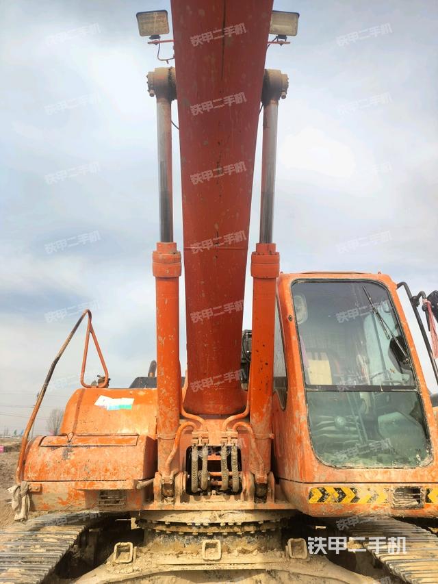 大臂油缸整體?豎拍（工作和回轉(zhuǎn)裝置）