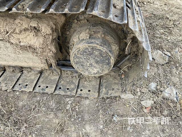 左驅(qū)動輪（行走機構(gòu)）