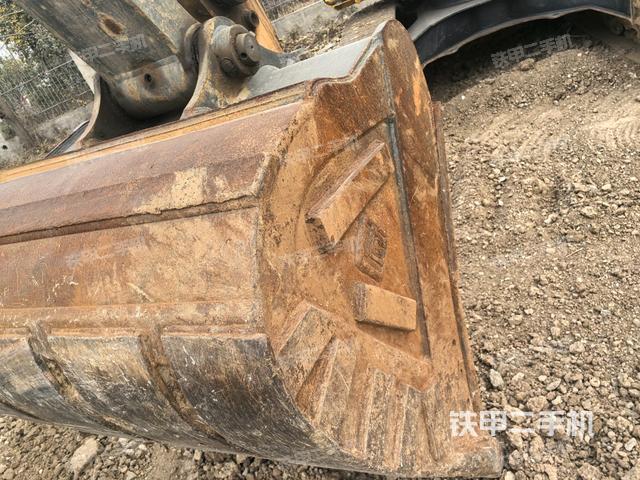 小臂整體左后(工作和回轉(zhuǎn)裝置) 小臂整體左后(工作和回轉(zhuǎn)裝置)