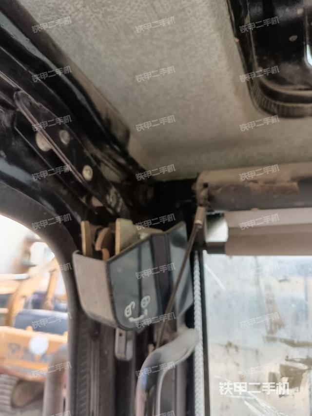 后窗玻璃角標（駕駛室部分）