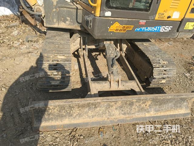 轉(zhuǎn)盤和下車架正前(工作和回轉(zhuǎn)裝置) 轉(zhuǎn)盤和下車架正前(工作和回轉(zhuǎn)裝置)