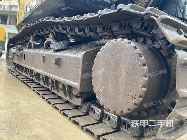 右側(cè)履帶整體(行走機(jī)構(gòu)) 右側(cè)履帶整體(行走機(jī)構(gòu))