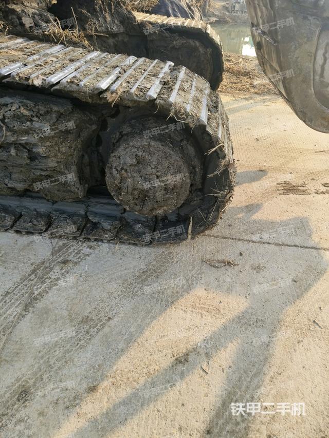 左驅(qū)動輪（行走機(jī)構(gòu)）