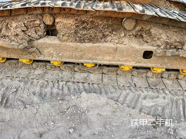 左驅(qū)動輪（行走機構(gòu)）