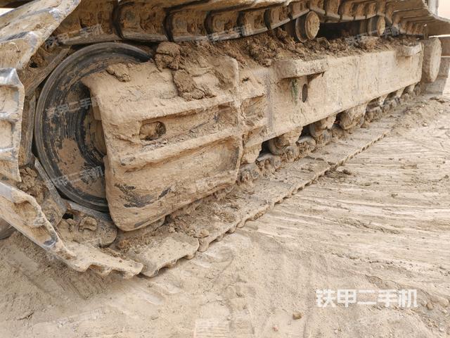 右驅(qū)動輪（行走機構(gòu)）