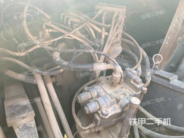 回轉(zhuǎn)馬達和主控閥（整機外觀）