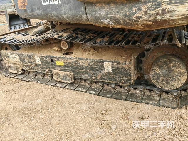 右側(cè)履帶整體?(行走機(jī)構(gòu)) 右側(cè)履帶整體?(行走機(jī)構(gòu))