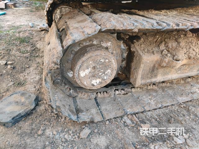 左驅(qū)動輪（行走機構(gòu)）