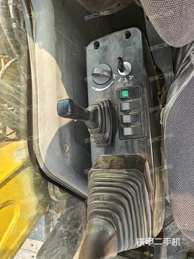 座椅左側(cè)控制臺(tái)/音響/含左手柄（駕駛室部分）