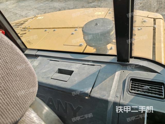 后窗玻璃角標(biāo)（駕駛室部分）