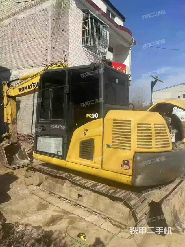 駕駛室頂部（整機外觀）