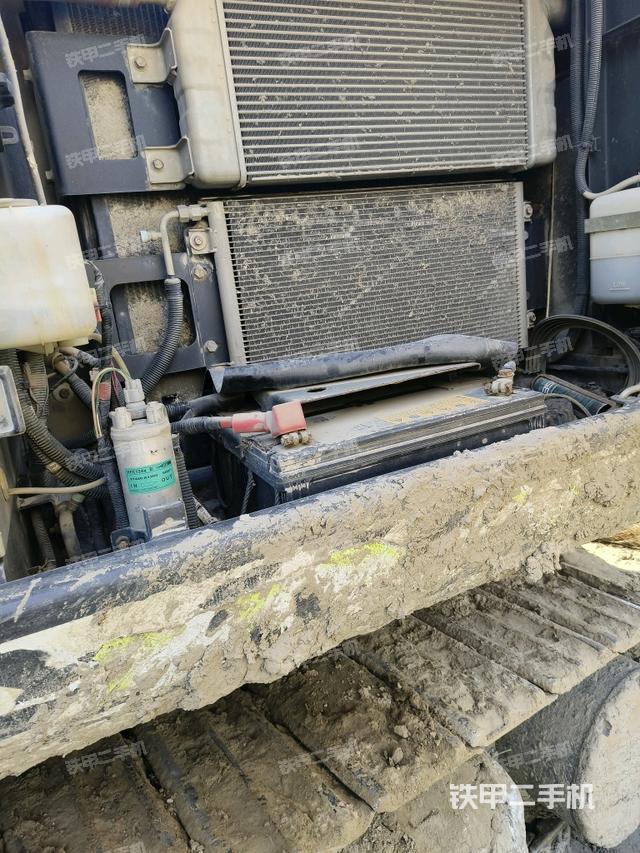 散熱器正面(大件艙室) 散熱器正面(大件艙室)