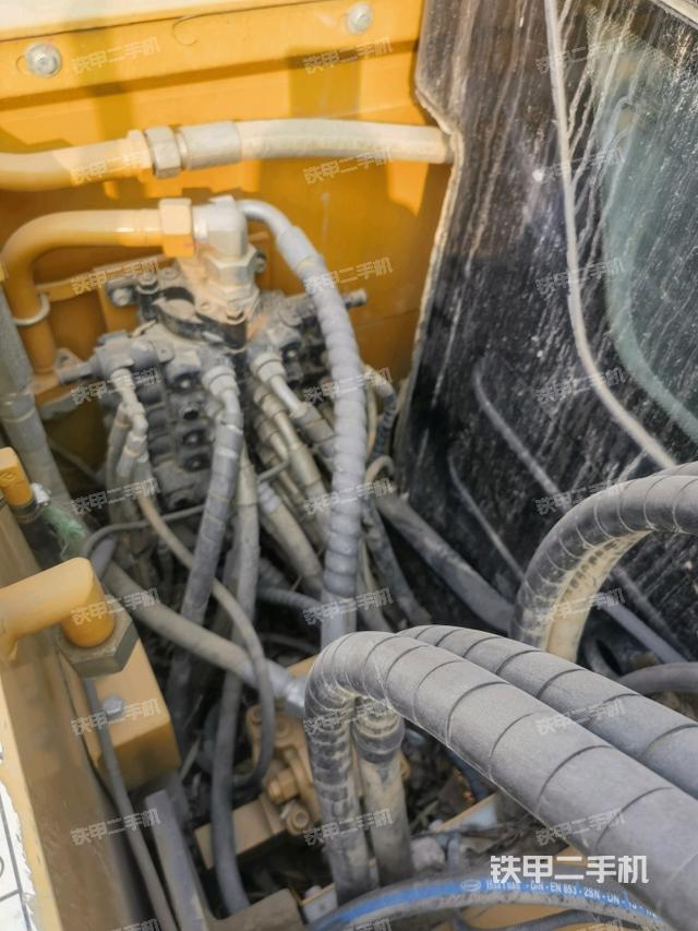 回轉(zhuǎn)馬達和主控閥（整機外觀）