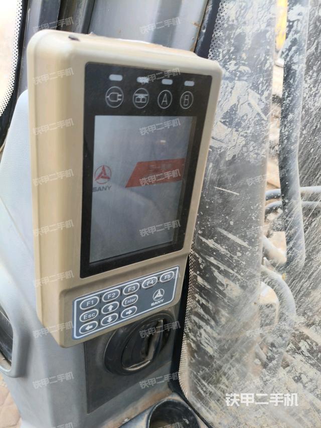 显示屏 (驾驶室部分) 显示屏 (驾驶室部分)