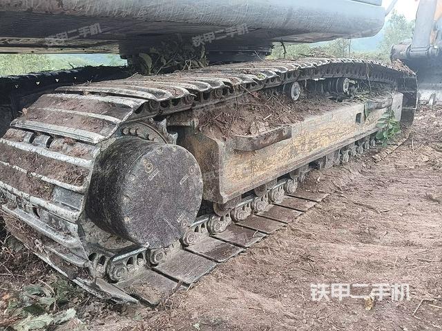 右側(cè)履帶整體(行走機構(gòu)) 右側(cè)履帶整體(行走機構(gòu))