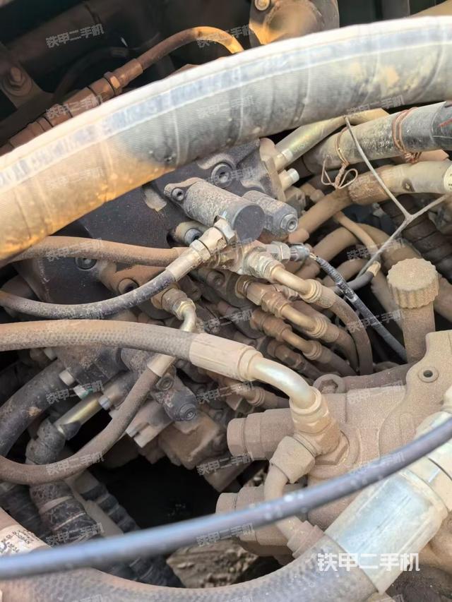 回轉(zhuǎn)馬達(dá)和主控閥(整機(jī)外觀) 回轉(zhuǎn)馬達(dá)和主控閥(整機(jī)外觀)