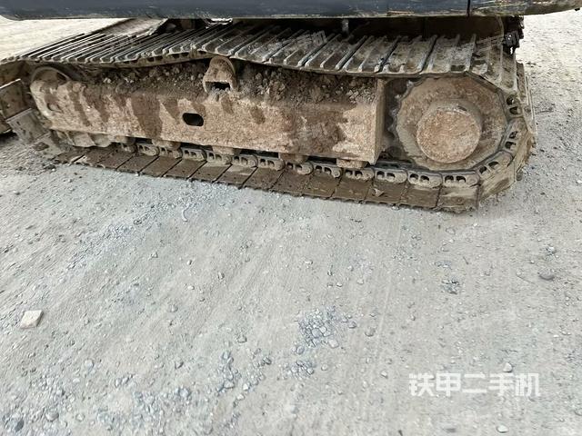 單側(cè)履帶整體(整機(jī)外觀) 單側(cè)履帶整體(整機(jī)外觀)