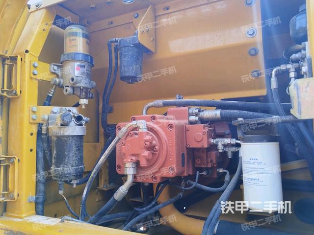 液壓泵艙室正面整體（整機(jī)外觀）