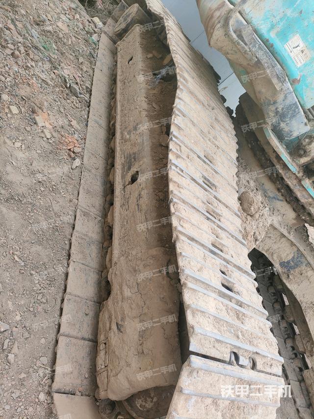 單側(cè)履帶整體(整機外觀) 單側(cè)履帶整體(整機外觀)