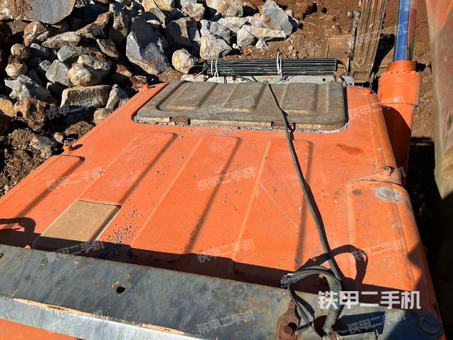 驾驶室顶部（整机外观）