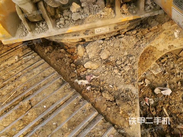 轉(zhuǎn)盤和下車架正前(工作和回轉(zhuǎn)裝置) 轉(zhuǎn)盤和下車架正前(工作和回轉(zhuǎn)裝置)