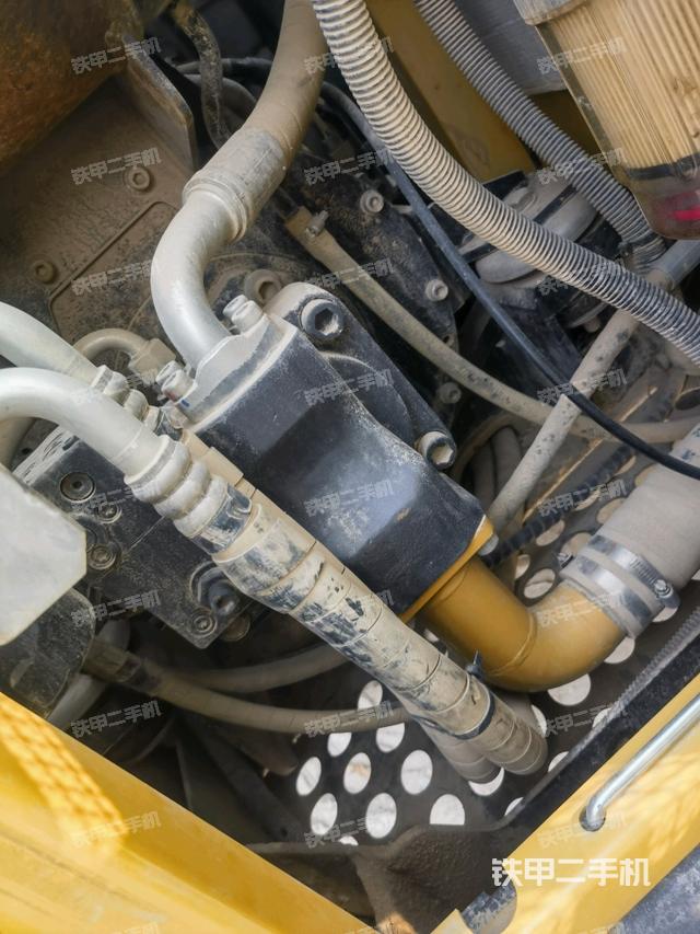 液壓泵艙室正面整體（整機(jī)外觀）