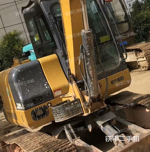 大臂根部?斜（工作和回轉(zhuǎn)裝置）