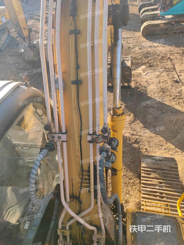 大臂背部俯視（工作和回轉(zhuǎn)裝置）