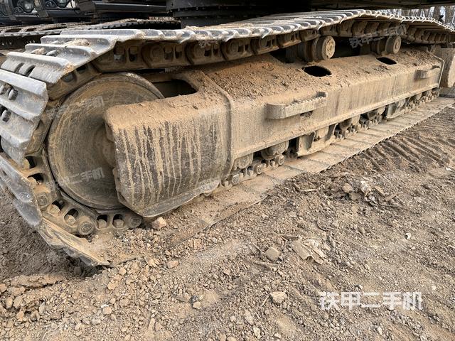 單側(cè)履帶整體(整機(jī)外觀) 單側(cè)履帶整體(整機(jī)外觀)
