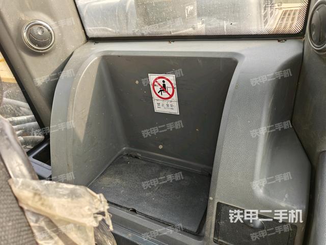 后窗玻璃角標(biāo)（駕駛室部分）