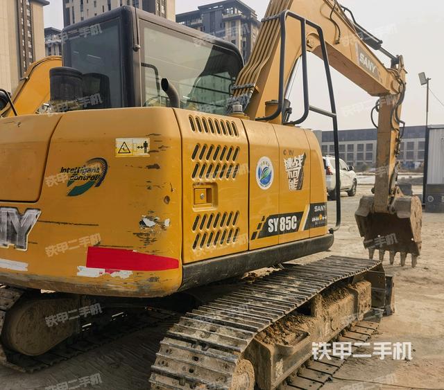 駕駛室頂部（整機外觀）