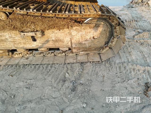 左驅(qū)動輪（行走機構(gòu)）