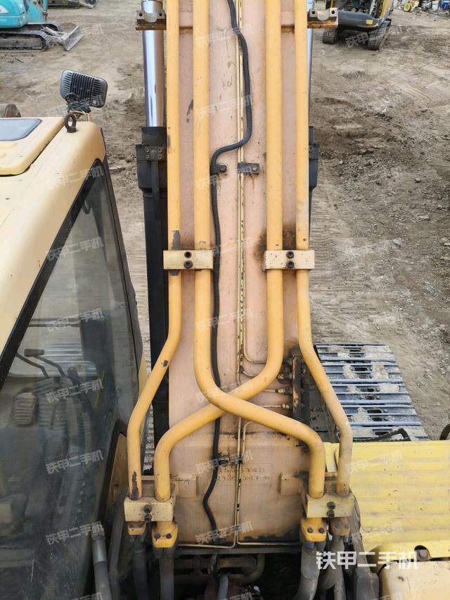 大臂背部俯视(工作和回转装置) 大臂背部俯视(工作和回转装置)