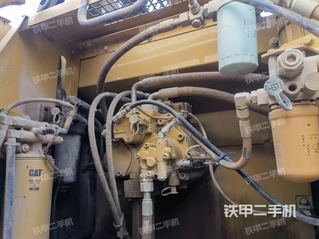 液壓泵艙室正面整體（整機(jī)外觀(guān)）