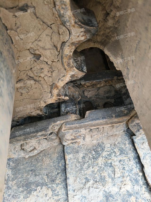 左导向轮(行走机构) 左导向轮(行走机构)