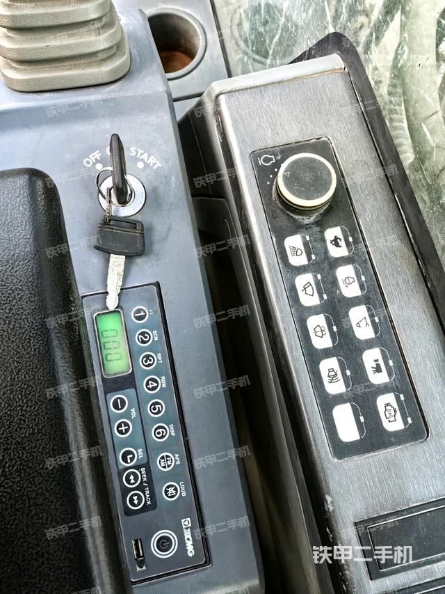 座椅左側控制臺/音響/含左手柄（駕駛室部分）