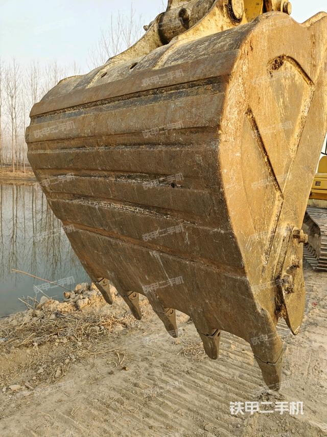 大臂油缸整體?豎拍（工作和回轉(zhuǎn)裝置）