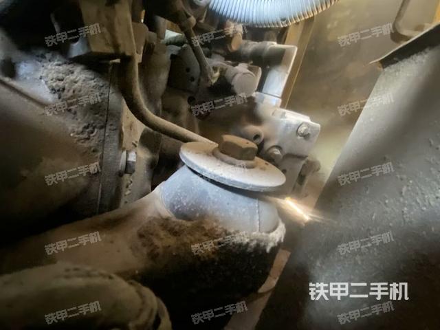 液壓泵艙室正面整體(整機外觀) 液壓泵艙室正面整體(整機外觀)