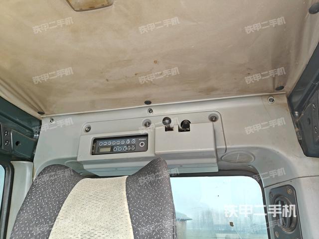 座椅右側(cè)控制臺(tái)/鑰匙門/油門/含右手柄（駕駛室部分）