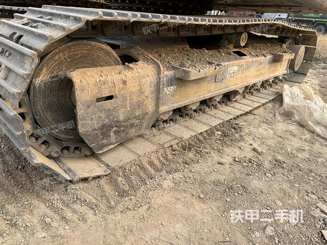 單側(cè)履帶整體(整機外觀) 單側(cè)履帶整體(整機外觀)